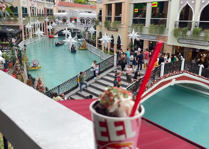 Venetian Haven Bgc Venice Grand Canal Apart Ment, 4 Bedrooms, For 10 Guests